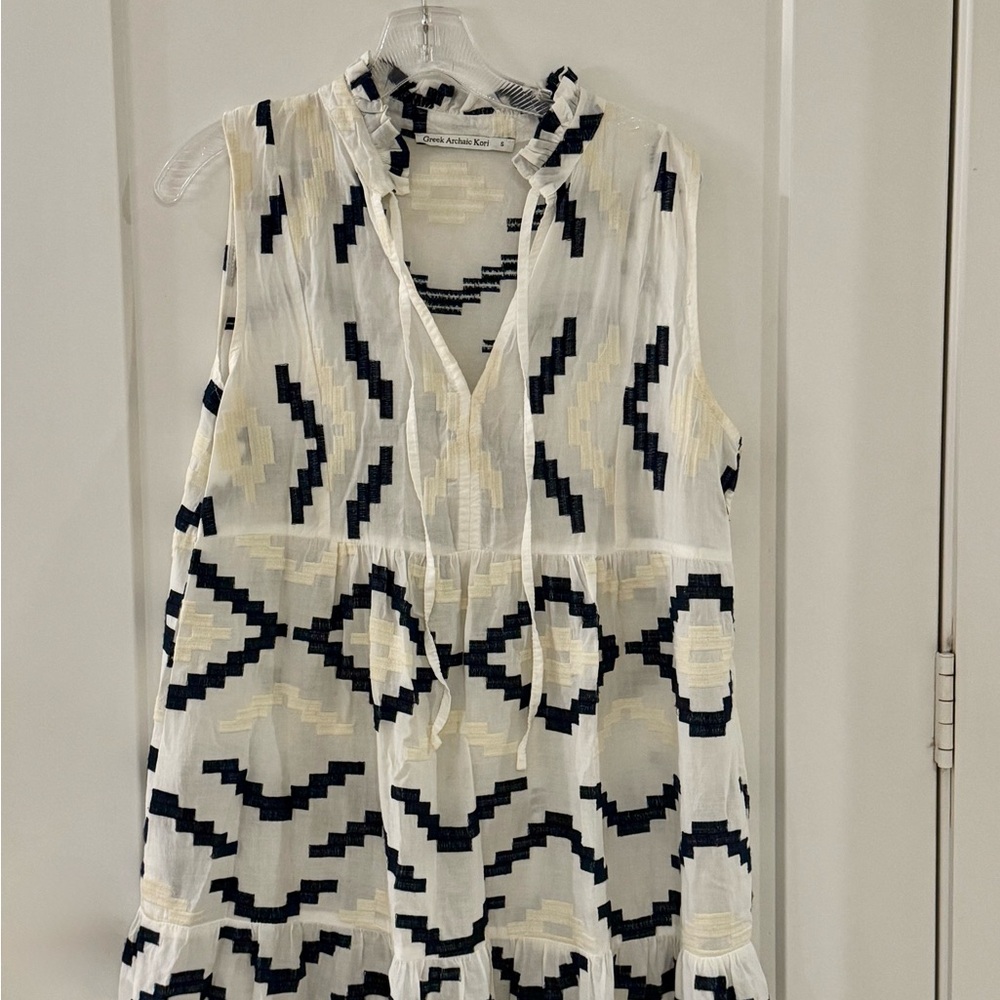 Elegant Black and Cream Maxi Dress